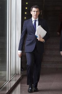 Feijóo interpreta las palabras de Aznar sobre el origen gallego de Rajoy como "un elogio"