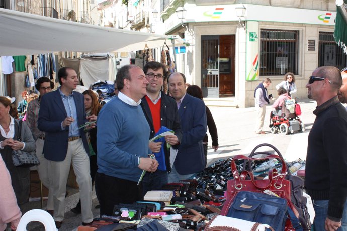 31 Marzo Monago En El Mercadillo De Trujillo