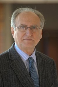 El candidato a rector de la UCM Aldecoa asegura que irá a las elecciones con la "incertidumbre" de su legalidad