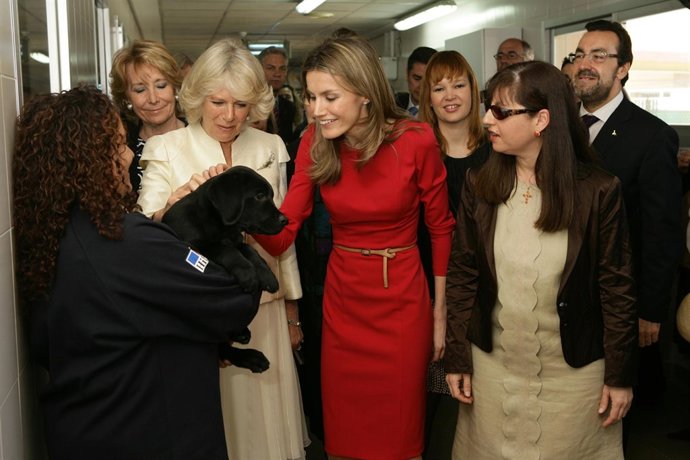 La Duquesa de Cornualles y la Princesa de Asturias durantes su visita al centro 