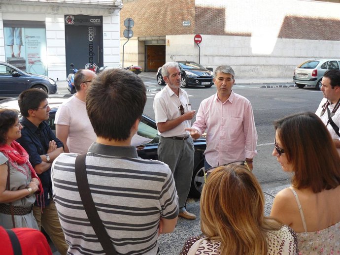 Martín delante baños judíos