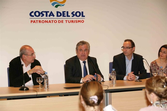 El delegado de Turismo, Antonio Souvirón; el presidente del Patronato, Salvador 