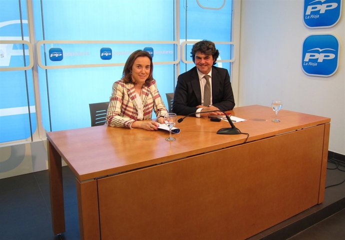 Cuca Gamarra y Jorge Moragas en la sede del Partido Popular