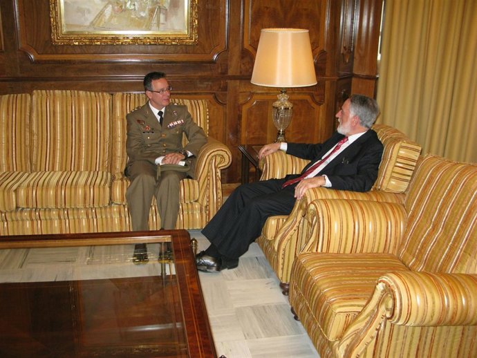 El presidente de la Asamblea  ha recibido esta mañana al nuevo coronel jefe del 