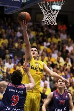 Maccabi vence al Caja Laboral