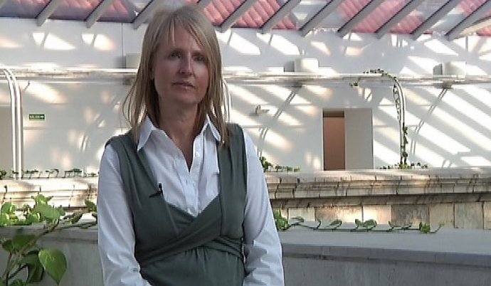 Marta Guijarro en el Parlamento cántabro