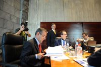 El presidente canario asegura que sus viajes en helicóptero son a "coste cero"