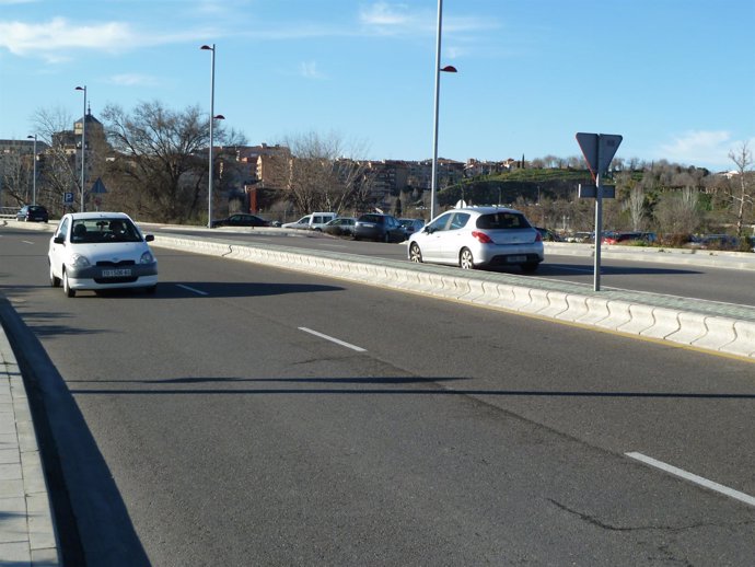 coches en la carretera