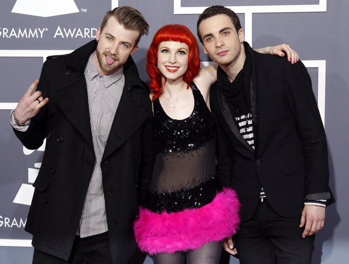 Los miembros de la banda estadounidense Paramore en los Grammy
