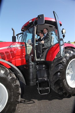 El alcalde de Ejea (Zaragoza) durante la inauguración de la 12ª Feria de Ejea