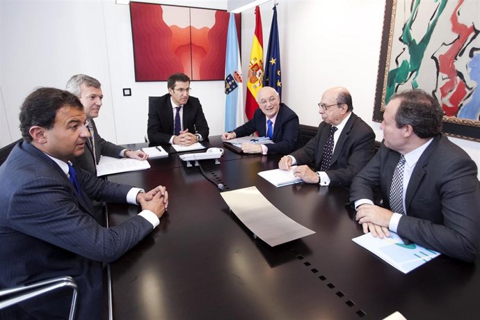 O presidente da Xunta, Alberto Núñez Feijóo, acompañado polo conselleiro de Pres