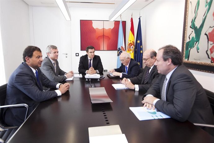 O presidente da Xunta, Alberto Núñez Feijóo, acompañado polo conselleiro de Pres