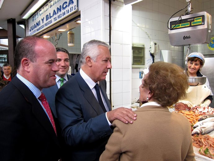 Javier Arenas junto al candidato del PP a la Alcaldía de Antequera, Manuel Barón