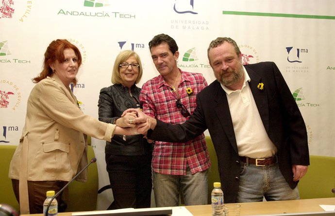 El actor Antonio Banderas asiste a la firma de unc onvenio entre la Universidad 