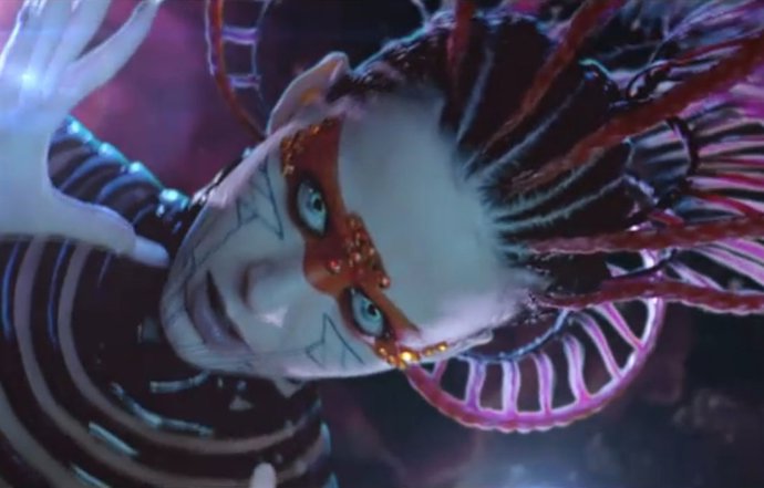 Katy Perry en su último vídeo caracterizada como un extraterrestre