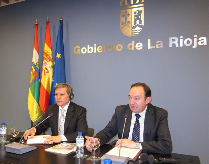 Pedro Sanz junto con el comisario europeo de Agricultura y Desarrollo Rural, Dac