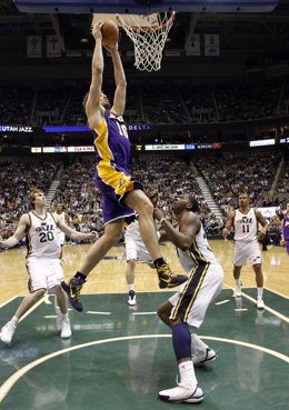 Pau Gasol contra Utah Jazz