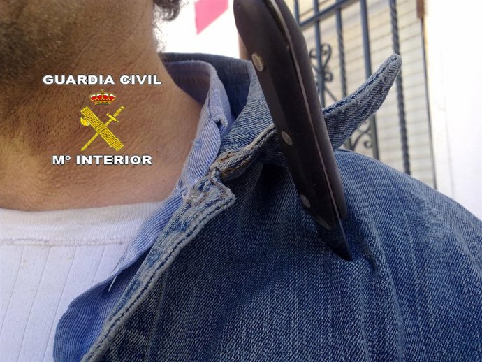 Persona apuñalada con un cuchillo de cocina