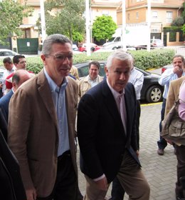 El presidente del PP-A, Javier Arenas, y el alcalde de Madrid, Alberto Ruiz Gall