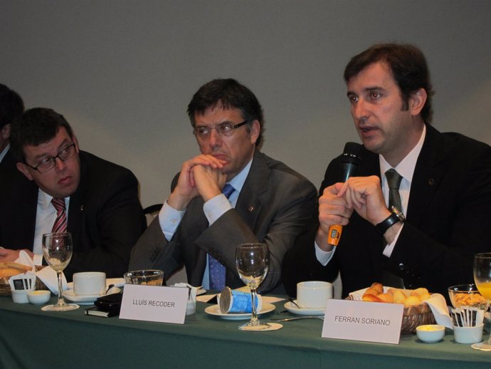 J.W.Carnes (Ayto.Barcelona), L.Recoder (Generalitat) y F.Soriano (Spanair)