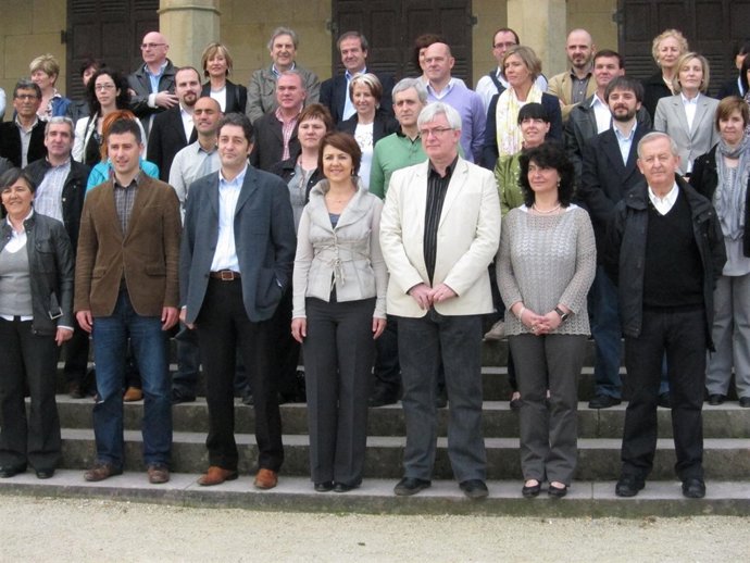 Pello Gonzalez y candidatos de Hamaikabat