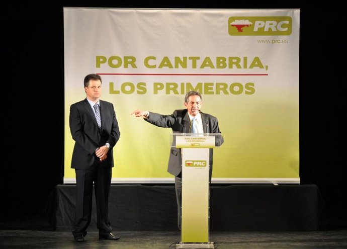 Revilla junto al candidato del PRC de Astillero