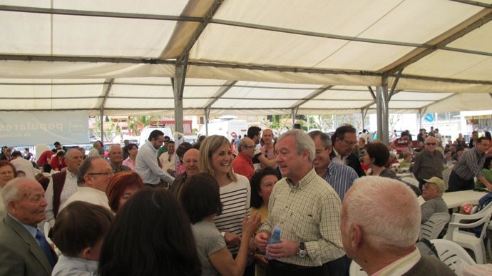 El presidente Valcárcel con simpatizantes en Archena