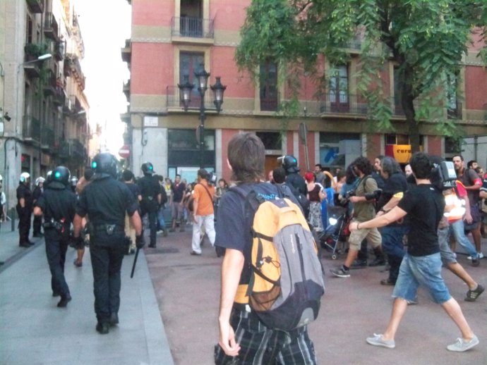 Antidisturbios actuando en Barcelona