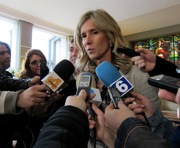 La ministra Garmendia en su visita a Pamplona.