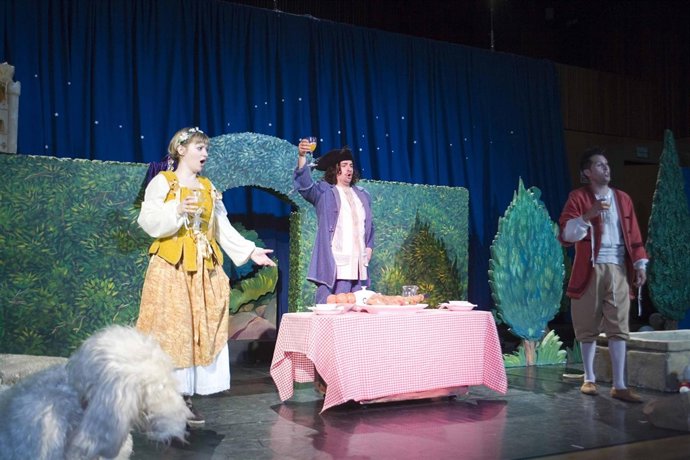obra de teatro  Bastian y Bastiana en el Palau de la Música de Valencia