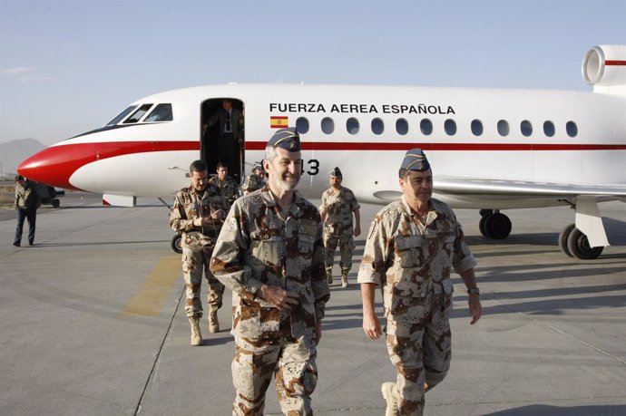 El JEMAD visitando a las tropas en Afganistán, abril 2010