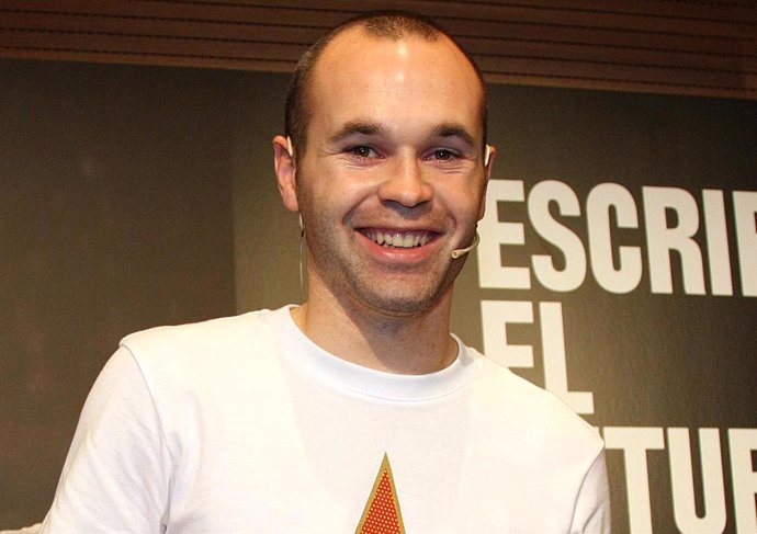 El jugador de fútbol Andrés Iniesta en una rueda de prensa tras ganar el Mundial