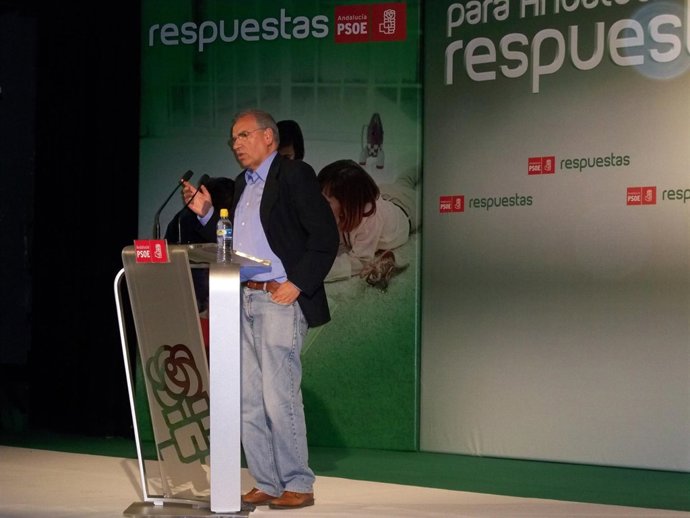 Alfonso Guerra hoy en un mitin en Sevilla