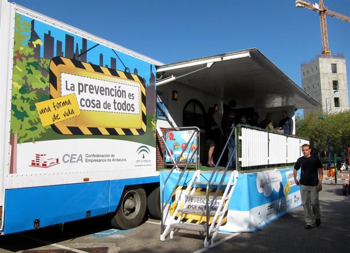 Autobús de la prevención de riesgos laborales de la CEA
