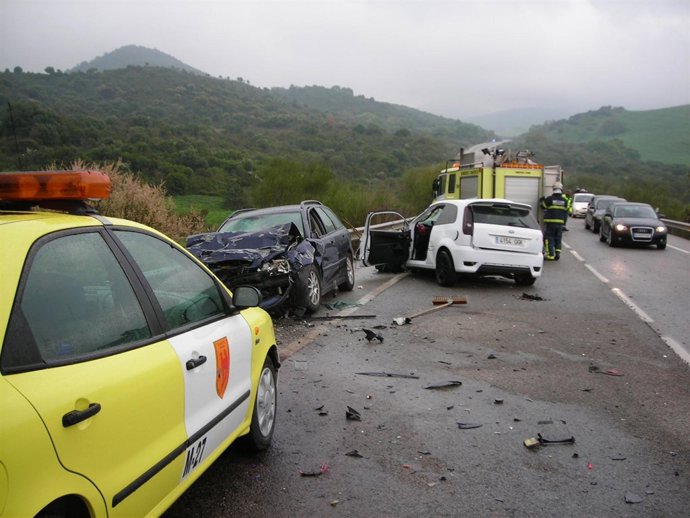 BOMBEROS. FOTOS. Accidente Tráfico A 384. 2 FALLECIDOS. 3 4 2011