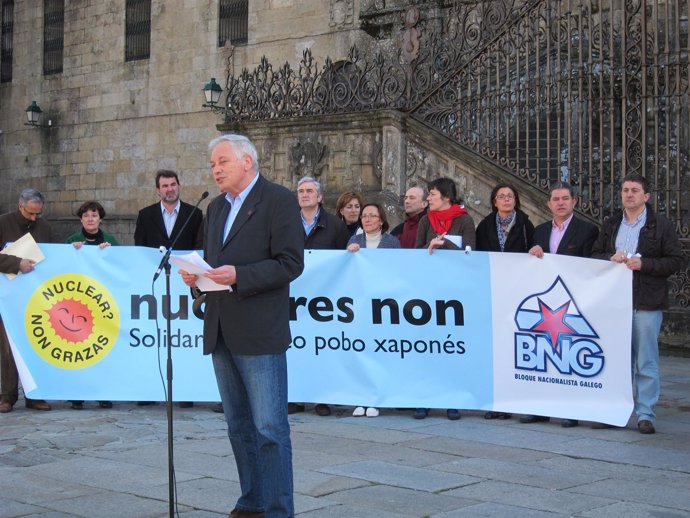 Guillerme Vázquez y representantes nacionalistas en un acto contra las nucleares