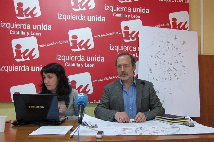 Rueda de prensa del candidato de IU al Ayuntamiento de Valladolid, Manuel Saravi