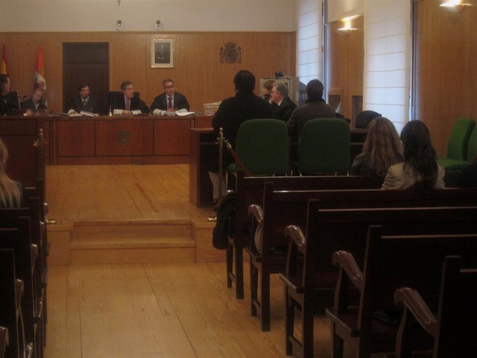 Los dos acusados de Viajes Caribú en un momento del juicio