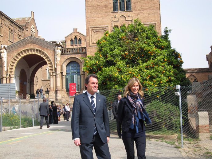 Presidente de la Generalitat, Artur Mas, y ministra de Ciencia, Cristina Garmend