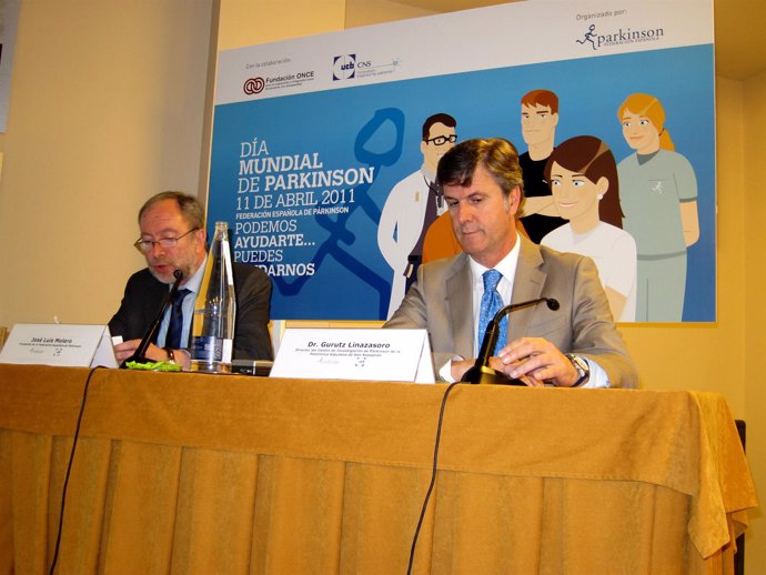 El presidente de la FEP, José Luis Molero (i) y el doctor Linazasoro (d)