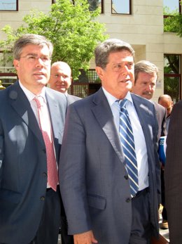 El presidente del PP de Jaén, José Enrique Fernández de Moya, y el coordinador d