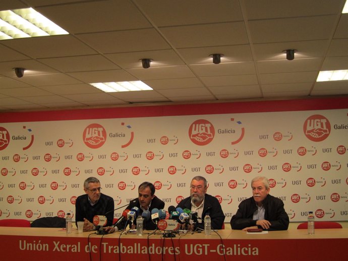 El secretario general de UGT, Cándido Méndez, con los responsables de Galicia, A