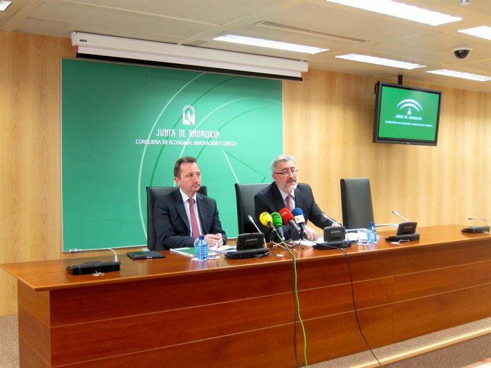 El consejero de Empleo, Manuel Recio, y el consejero de Economía, Innovación y C