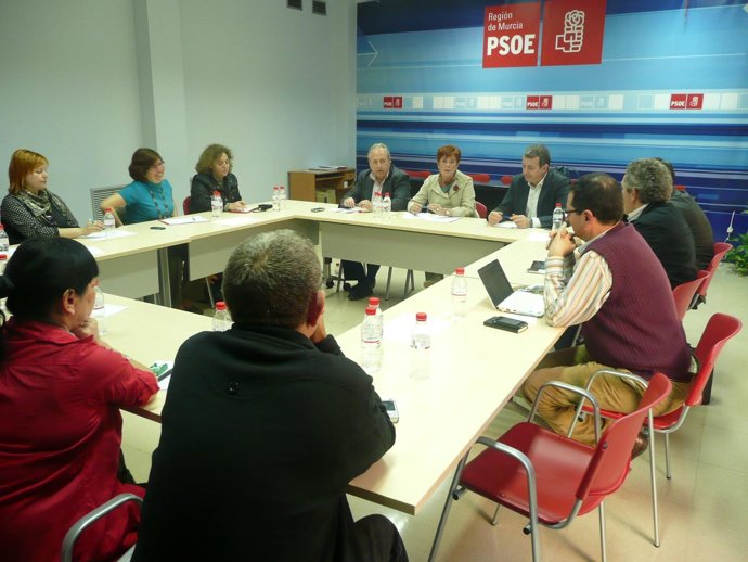 Reunión de Retegui y los sindicatos