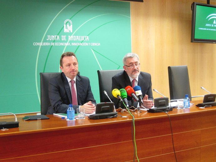 El consejero de Empleo, Manuel Recio, y el consejero de Economía, Innovación y C