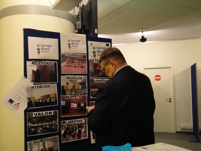 El trabajo del alumnado del IES Odiel sobre voluntariado expuesto en Bruselas.