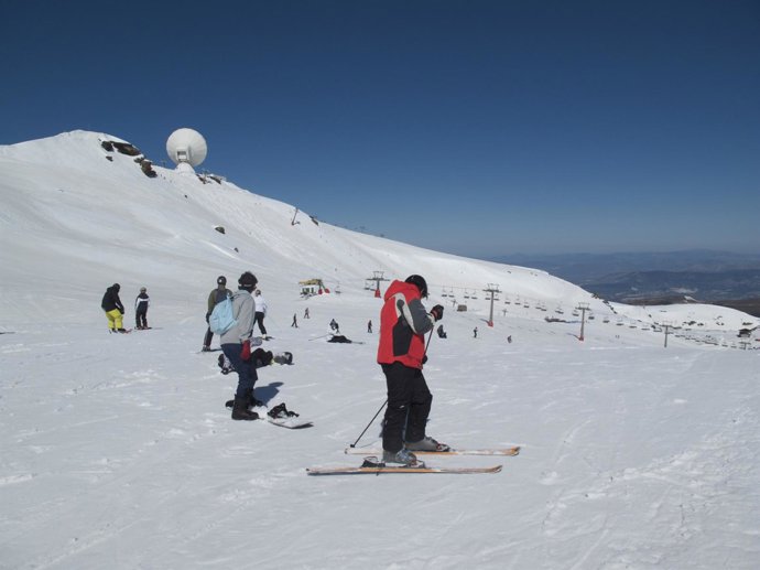Sierra Nevada Prolonga El Horario Invernal Con La Mayor Superficie Esquiable De 