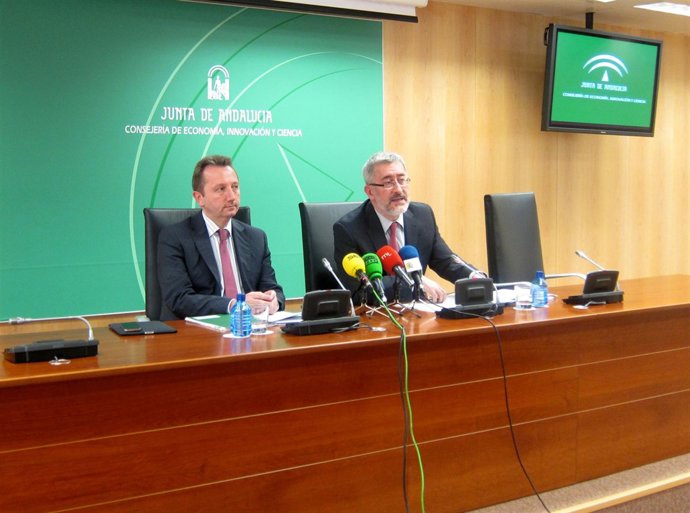 Recio y Ávila en rueda de prensa