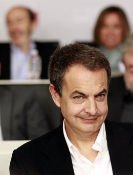 Zapatero, primer plano en el Comité Federal el día que anuncia su no reelección