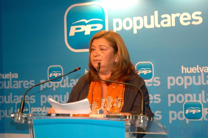 La viceportavoz del PP en la Diputación de Huelva, Carmen Céspedes, en rueda de 
